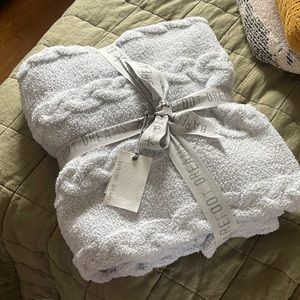 CC heathered Cable Barefoot Dreams Blanket *brand new with tags* 45”*60”